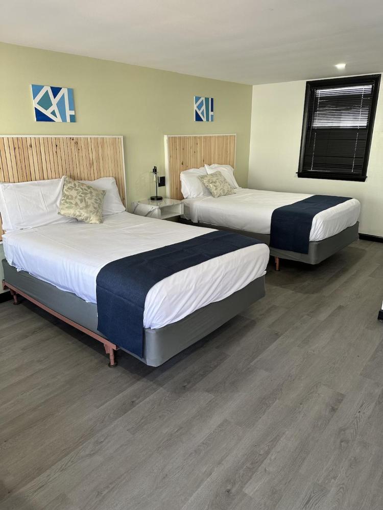 Deluxe Queen Room interior
