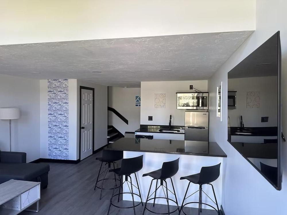 Deluxe Queen Suite interior